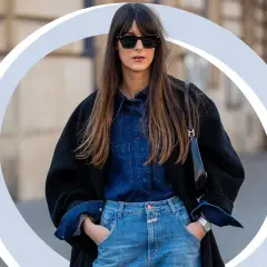 Frau im lässigen Denim-Look: Jeans mit Hemd kombinieren Herren ist hier als Inspiration für Damen.