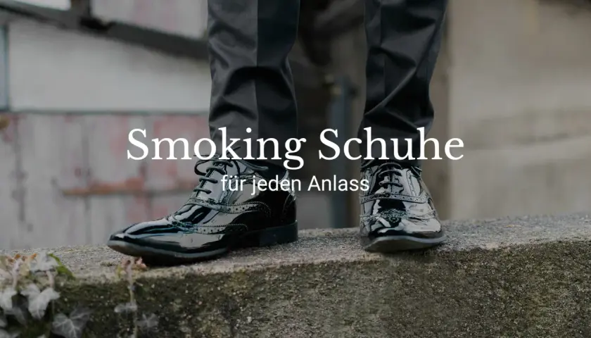 Glänzende schwarze Schnürschuhe, die perfekt zu einem Smoking passen. Die Frage "welche Schuhe zum Smoking" wird hier stilvoll beantwortet.