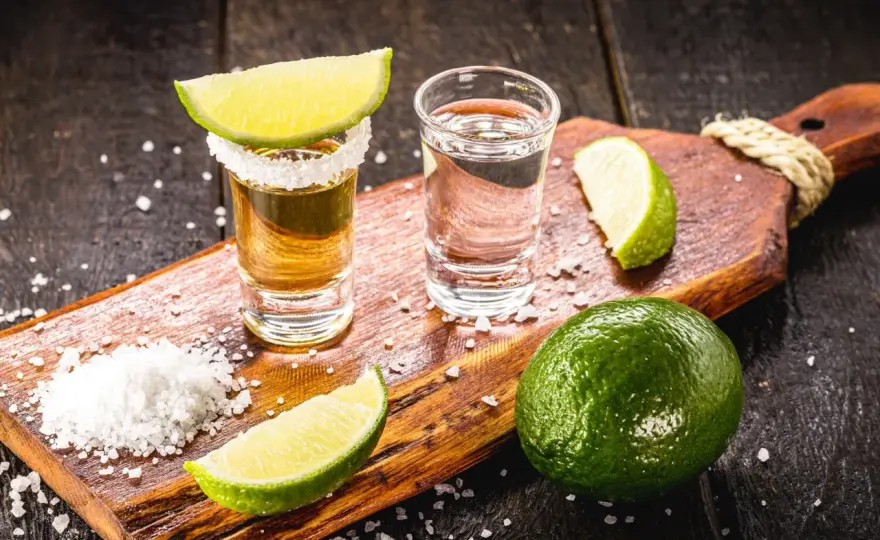Tequila-Reihenfolge - Salz, Limette & Brand richtig genießen