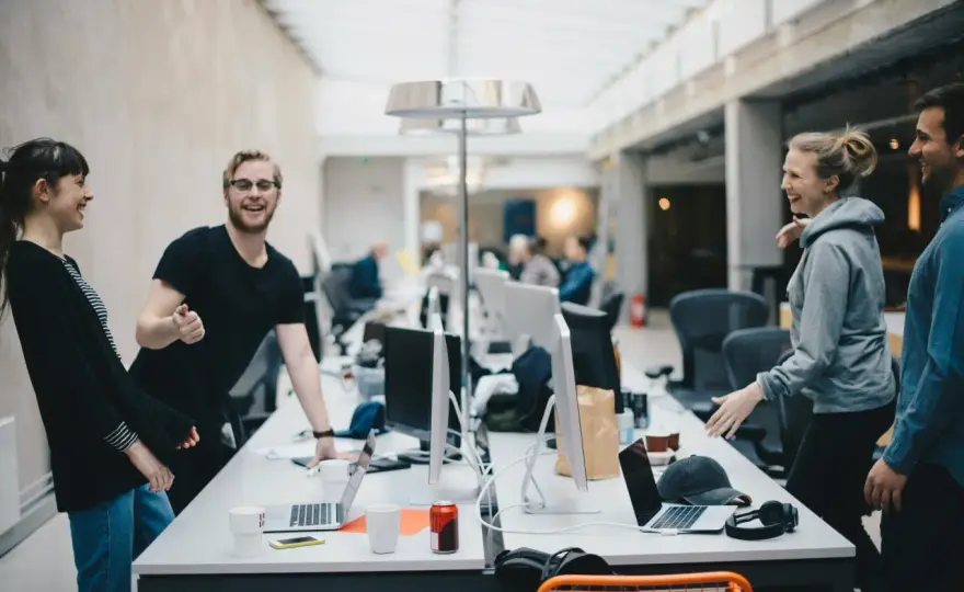 Flurfunk im Büro – Chance oder Risiko? So gehen Sie damit um